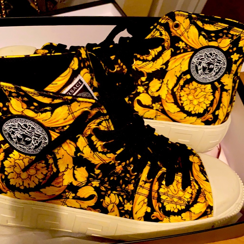 Versace shoes worn once 11.5